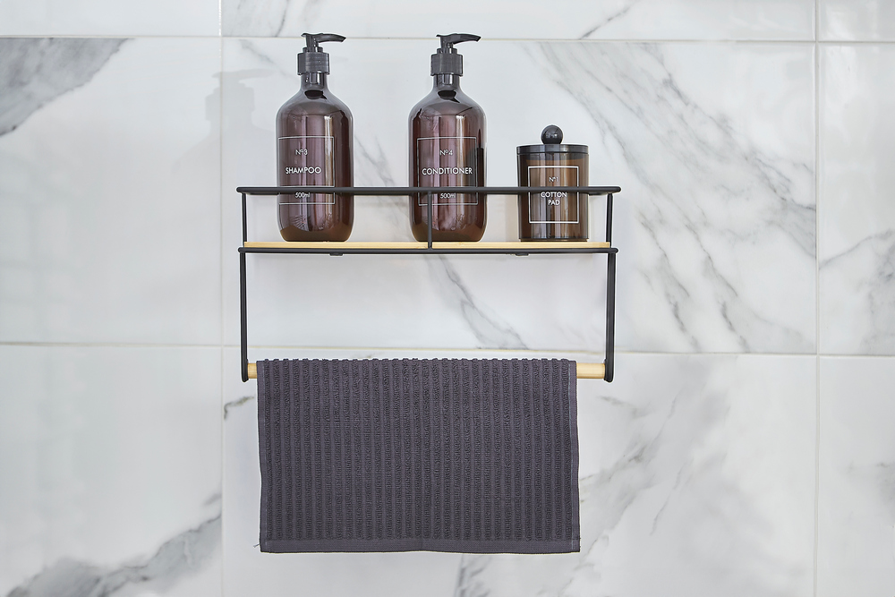 Fali polc törölközőtartó rúddal, fekete–bambusz – 2. kép