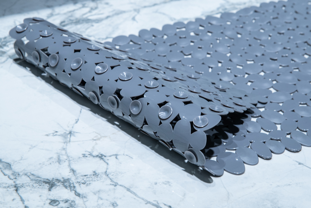Csúszásgátló kádbetét, kavics mintás, szürke, 90×40 cm – 3. kép